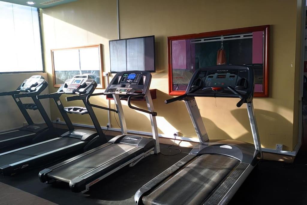 A Lovely Studio Apartment With Gym And Pool Access Dar es Salaam Bagian luar foto
